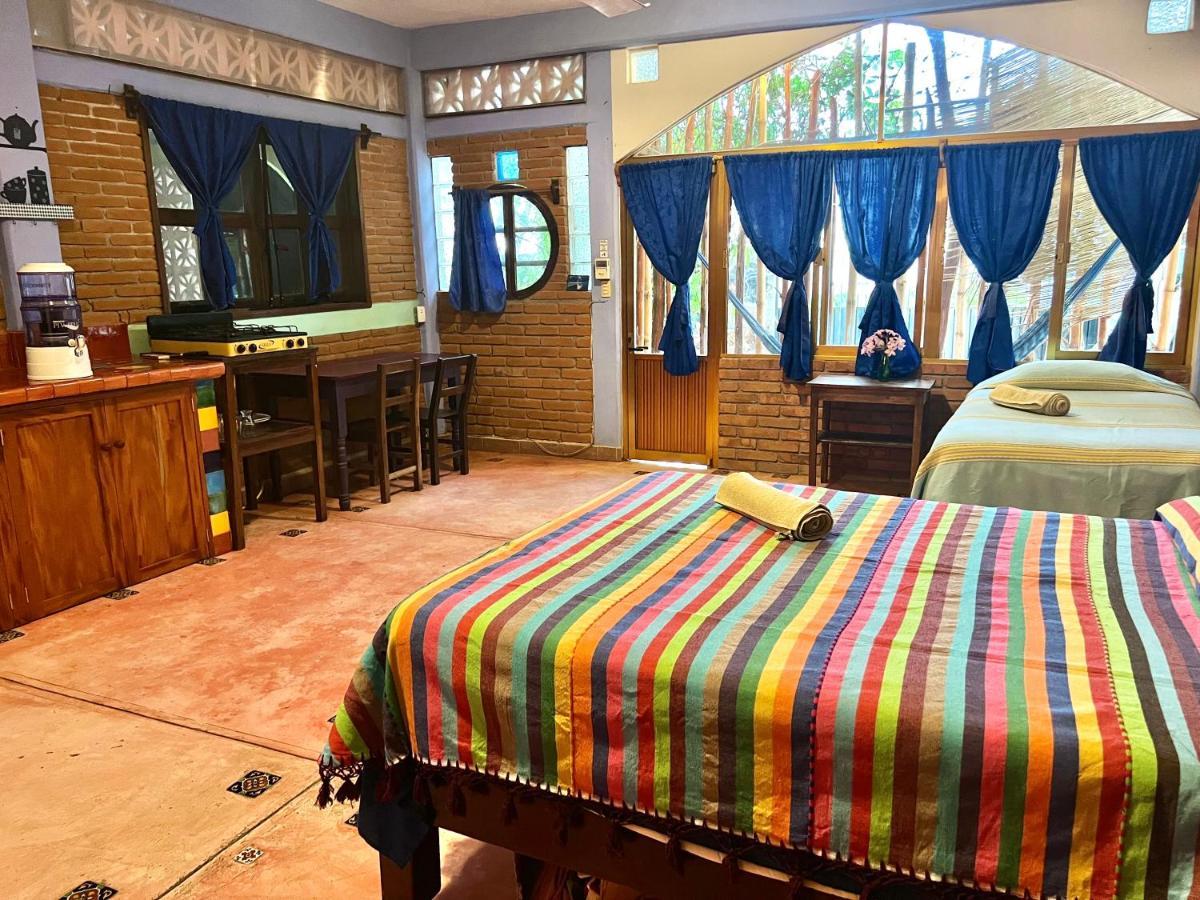 Ananda Guest House Yoga & Meditacion Пуэрто-Эскондидо Экстерьер фото
